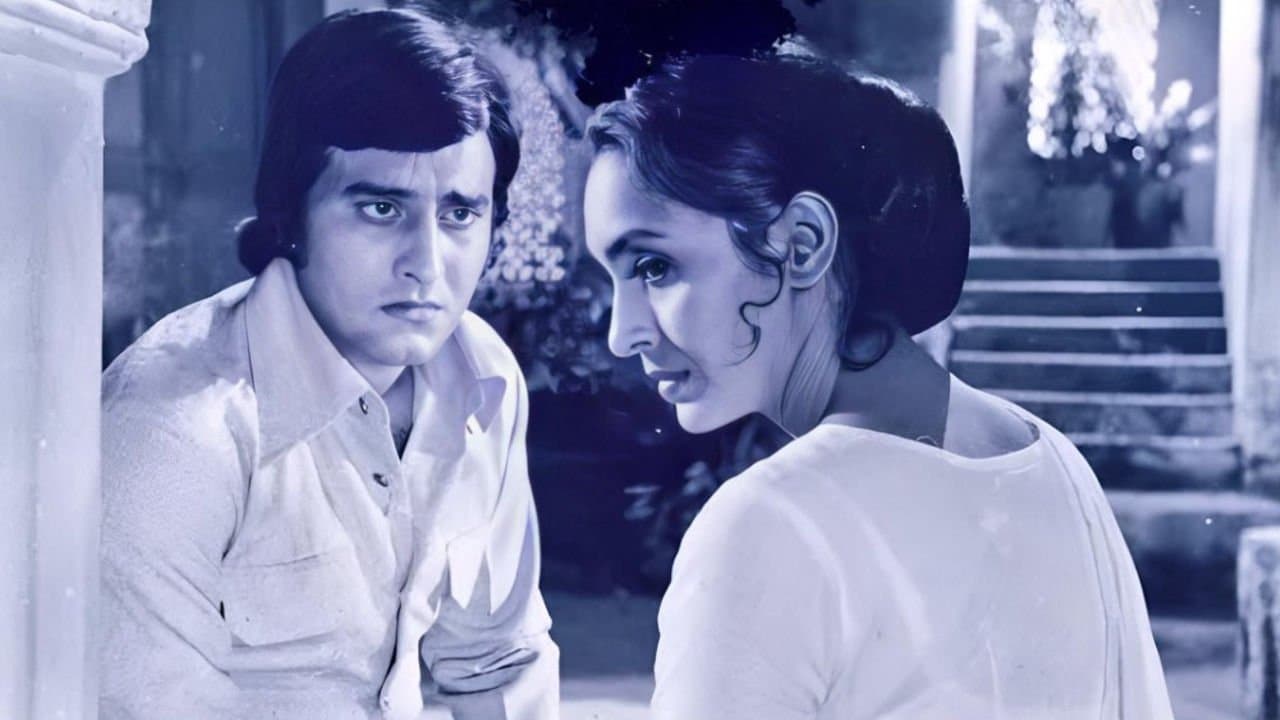 Main Tulsi Tere Aangan Ki backdrop