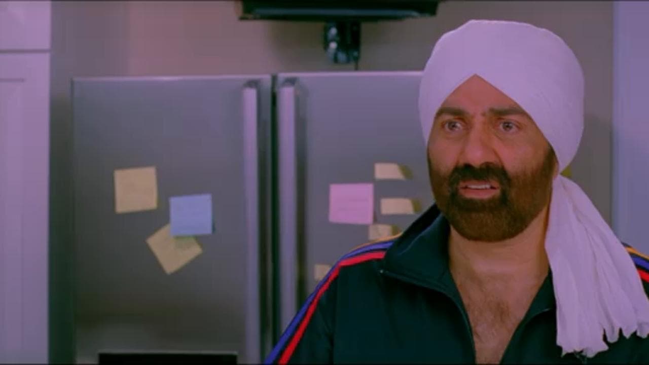 Yamla Pagla Deewana backdrop