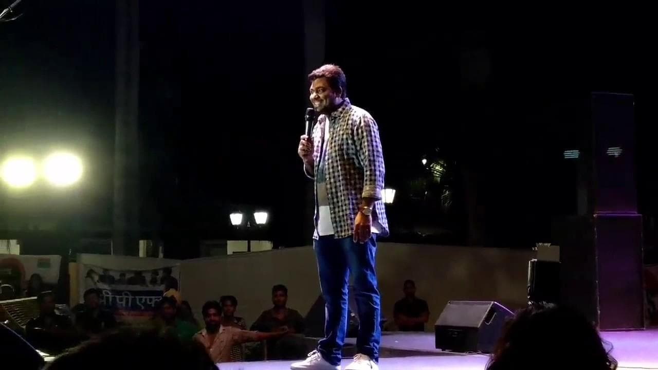 Zakir Khan: Haq Se Single backdrop