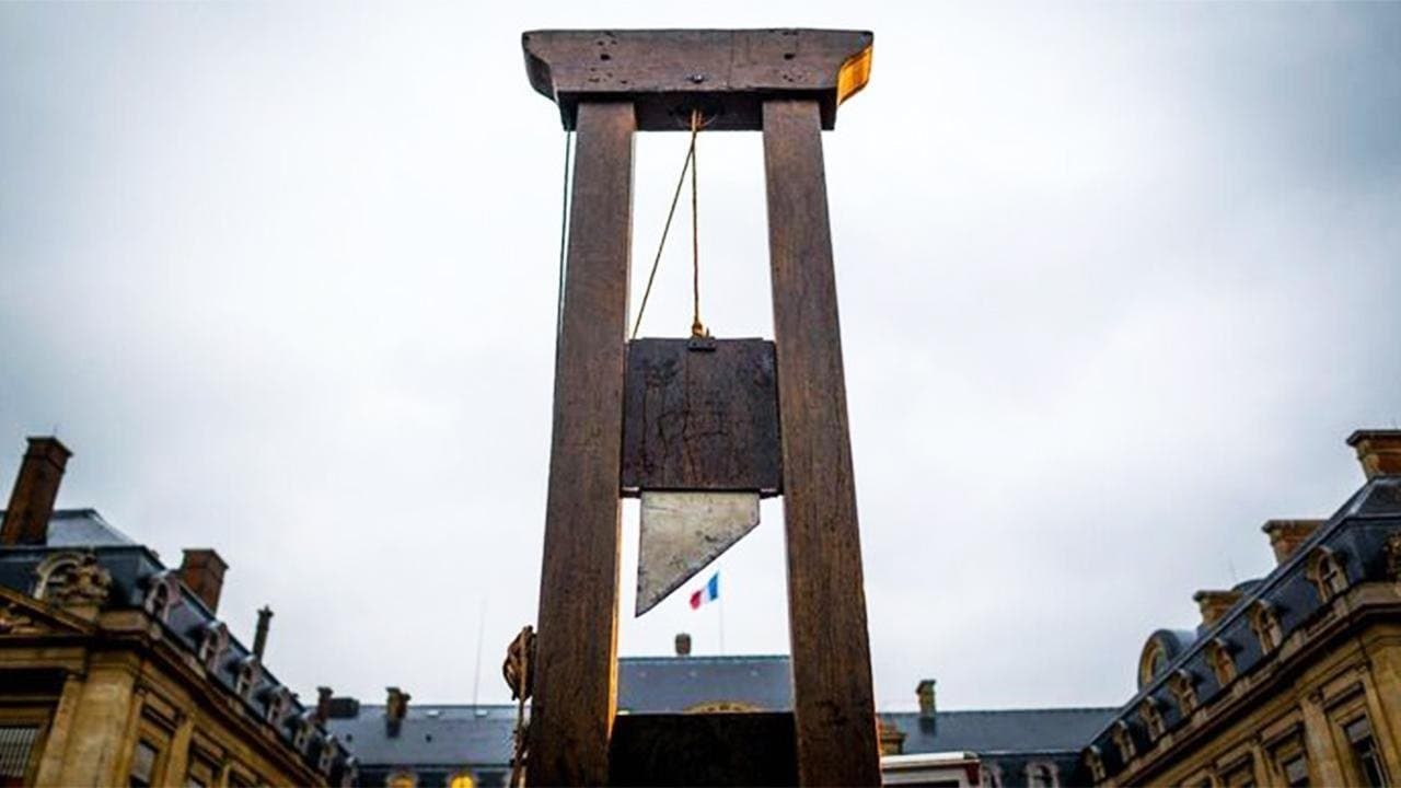 La Guillotine : Une histoire française backdrop