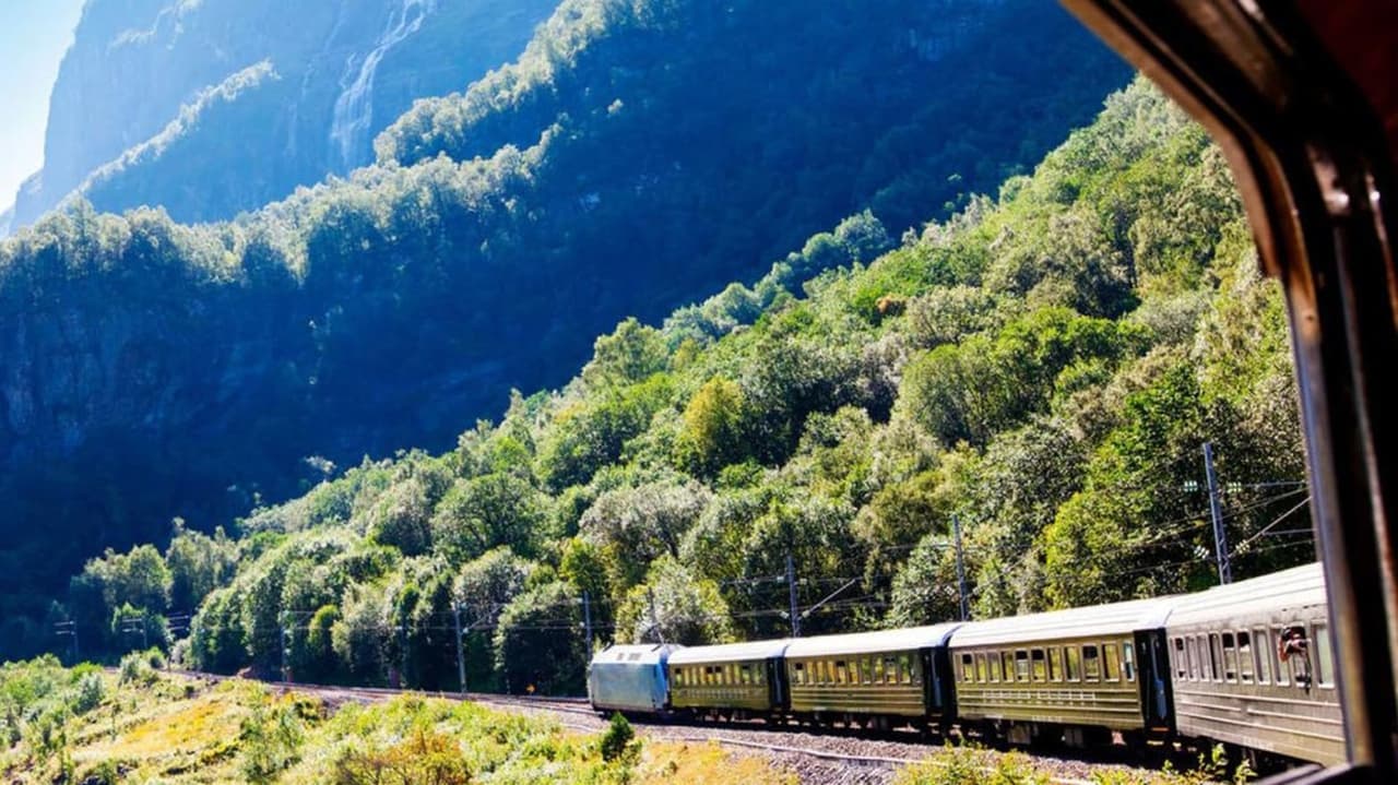 Slow TV: Train Ride Bergen to Oslo backdrop