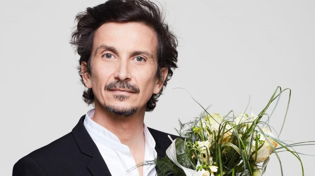 Arnaud Tsamere : 2 mariages & 1 enterrement backdrop