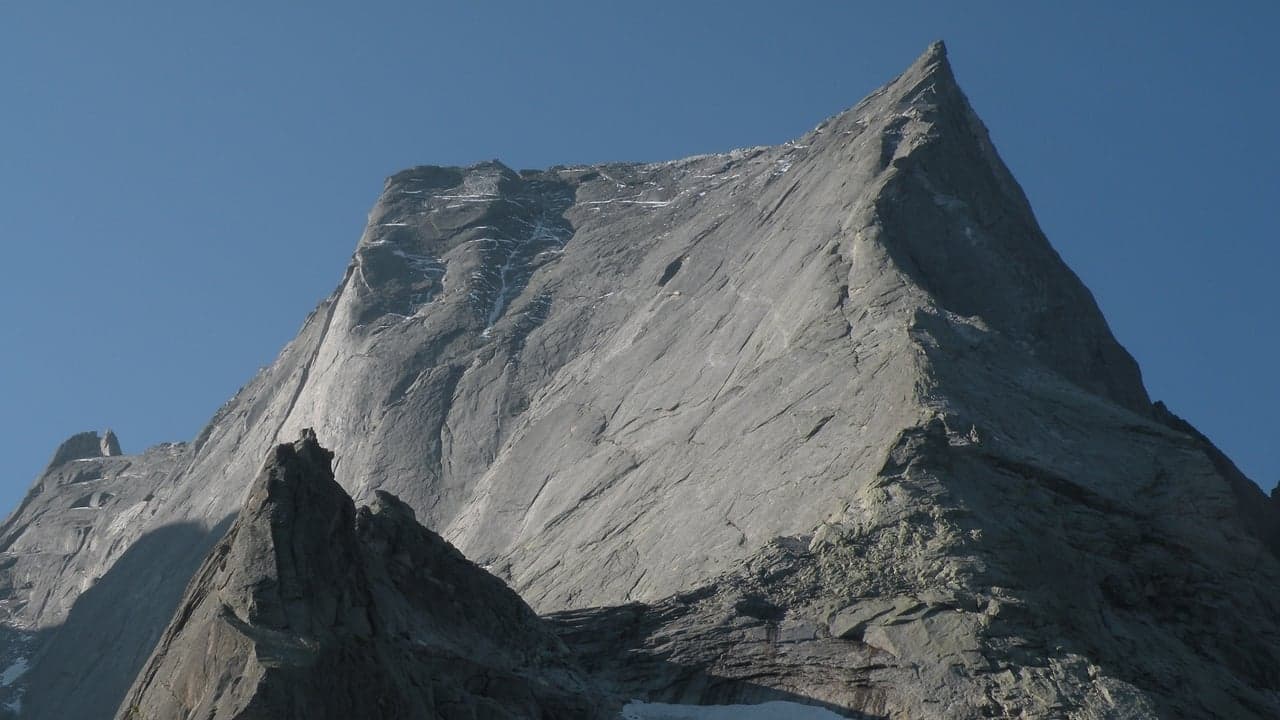 Le Grandi Nord Delle Alpi: Pizzo Badile backdrop