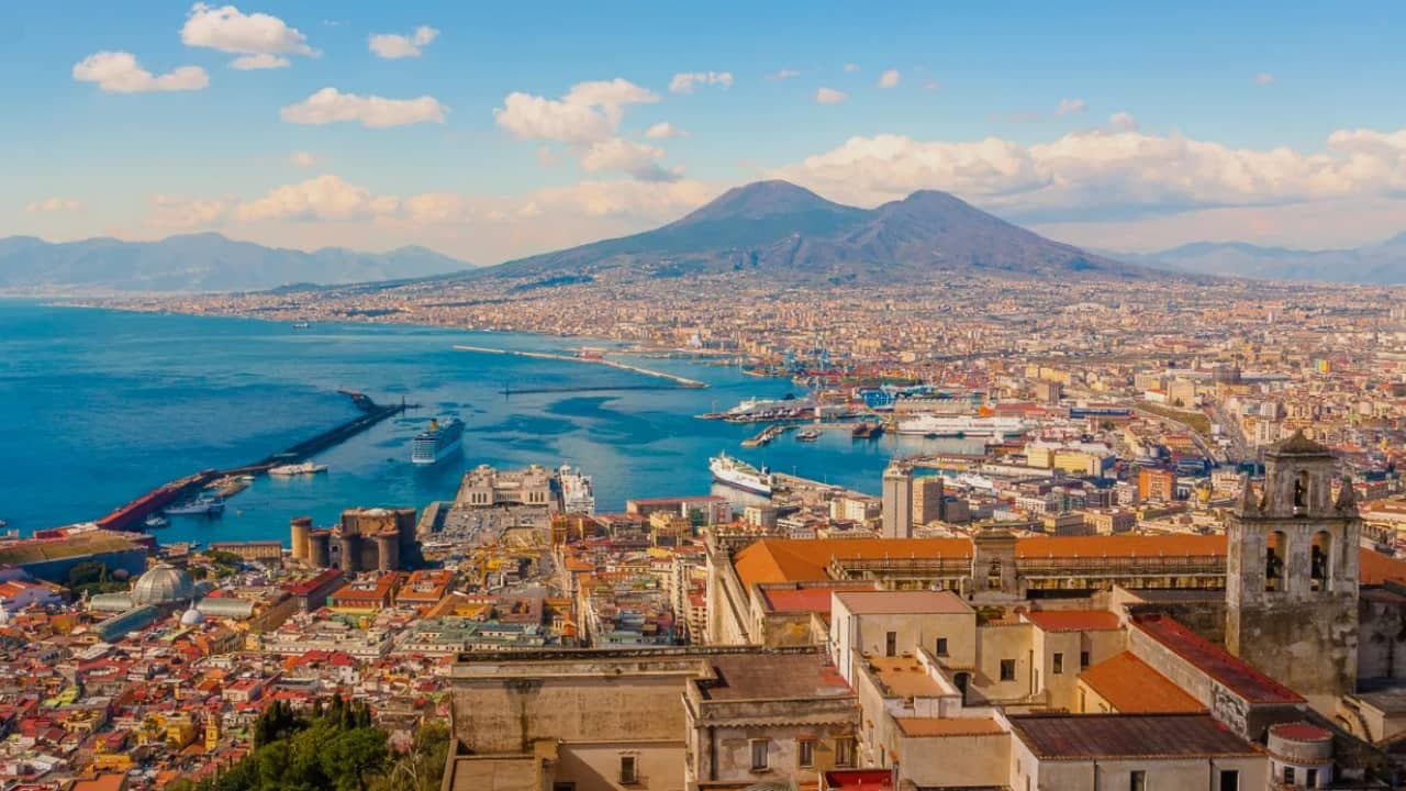 Baie de Naples, la colère des volcans backdrop